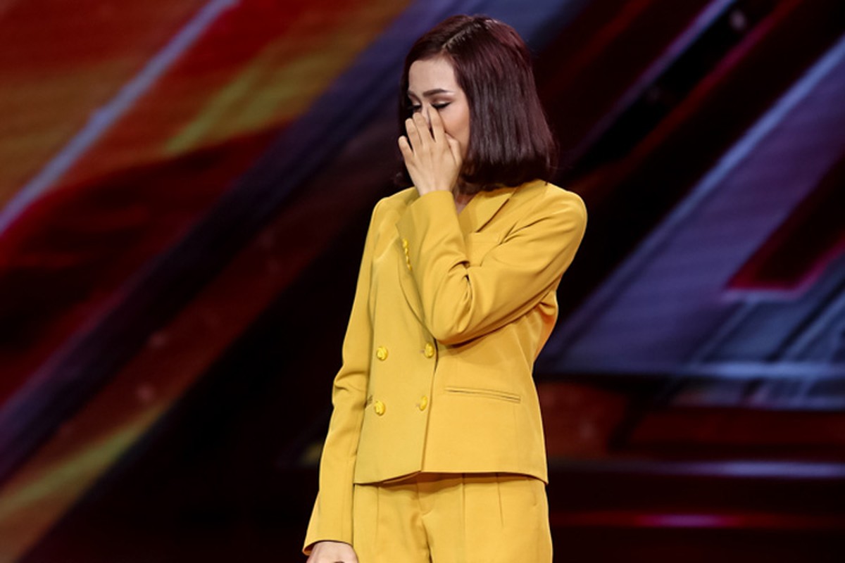 Tung Duong lau nuoc mat cho nu thi sinh The X-Factor 2016-Hinh-2